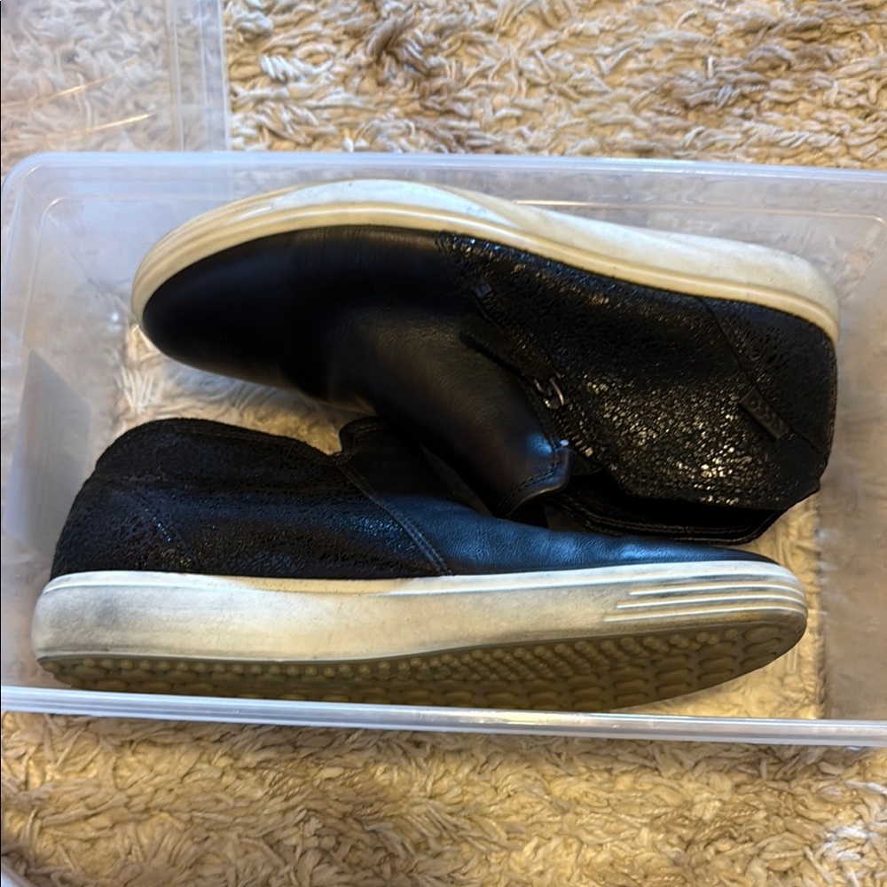 Ecco Black Athletic Shoes - Picture 7 of 7